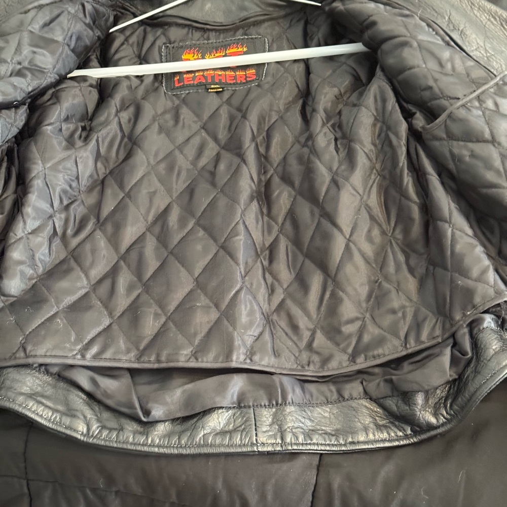 Classic Black Leather Motorcycle Jacket with Asymmetrical Zipper - Picture 4 of 5